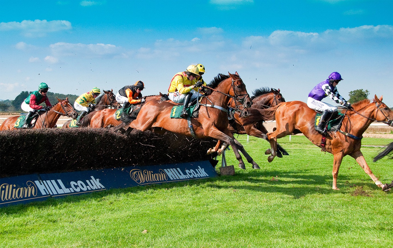 Cheltenham Festival Helicopter Charter Flights - Fly into Cheltenham Gold Cup